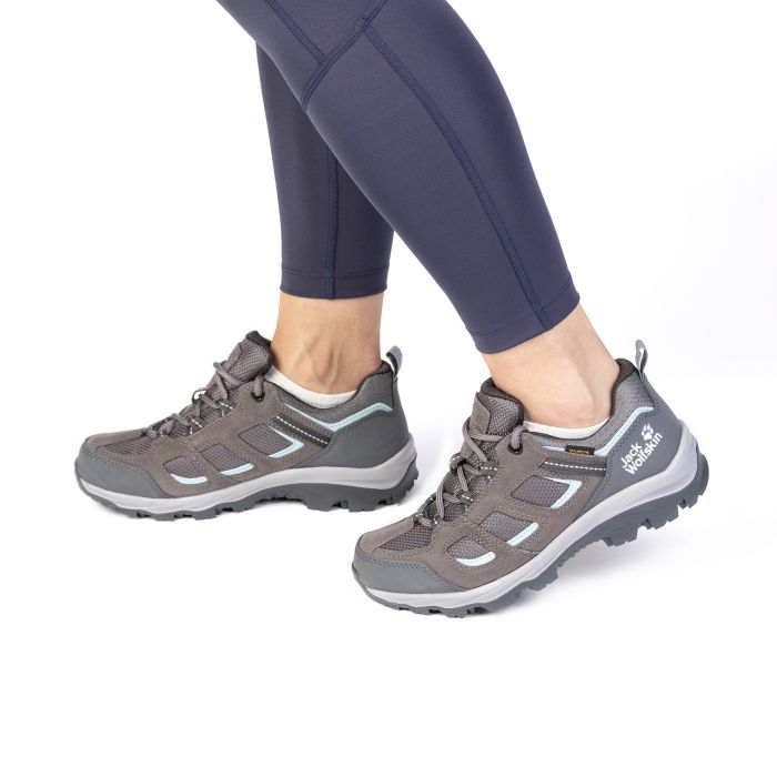 Buty damskie na wędrówki Jack Wolfskin VOJO 3 TEXAPORE LOW W tarmac grey/light blue || 'Buty\u0020damskie\u0020na\u0020w\u0119dr\u00F3wki\u0020Jack\u0020Wolfskin\u0020VOJO\u00203\u0020TEXAPORE\u0020LOW\u0020W\u0020tarmac\u0020grey\u002Flight\u0020blue'