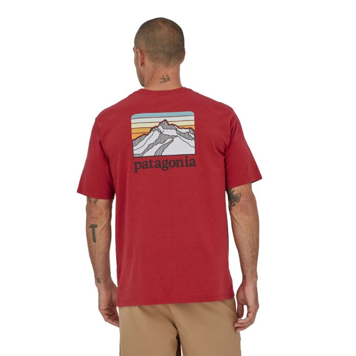 Męska koszulka Patagonia Line Logo Ridge Pocket Responsibili-Tee sumac red || 'M\u0119ska\u0020koszulka\u0020Patagonia\u0020Line\u0020Logo\u0020Ridge\u0020Pocket\u0020Responsibili\u002DTee\u0020sumac\u0020red'