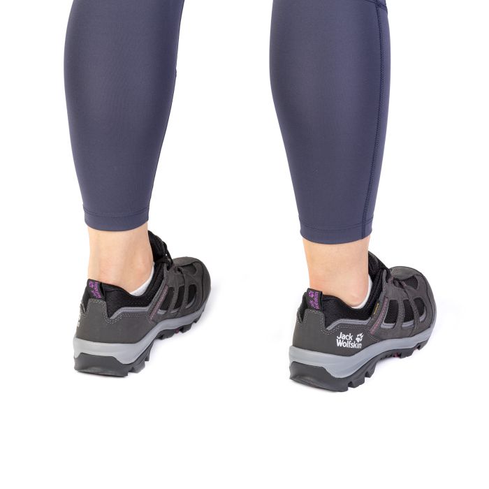 Buty damskie na wędrówki Jack Wolfskin VOJO 3 TEXAPORE LOW W dark steel/purple || 'Buty\u0020damskie\u0020na\u0020w\u0119dr\u00F3wki\u0020Jack\u0020Wolfskin\u0020VOJO\u00203\u0020TEXAPORE\u0020LOW\u0020W\u0020dark\u0020steel\u002Fpurple'