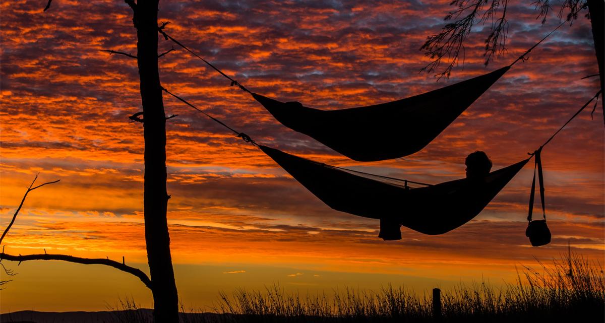 Jaki hamak turystyczny wybrać i jak go zawiesić?