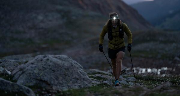 Bieganie nocą – czy warto i jak zadbać o swoje bezpieczeństwo? Jak wygląda bieganie nocą po górach bądź lesie?