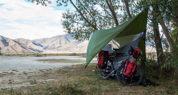 Moskitiery, hamaki, repelenty - najlepsze sposoby na komary, kleszcze i meszki