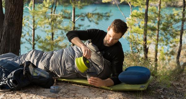 Jaki kubek turystyczny wybrać na górską wyprawę, a jaki na miejską codzienność?