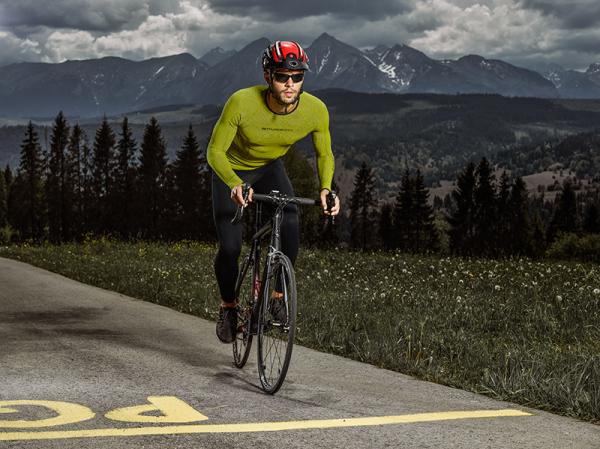 Termoaktywna odzież dla sportowców: jak wybrać lekką bluzę termoaktywną?