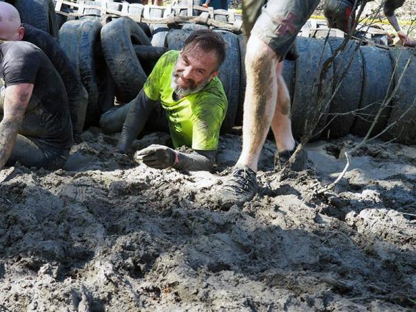 Biegi ekstremalne i survivalowe: jak się ubrać i przygotować na Runmageddon?