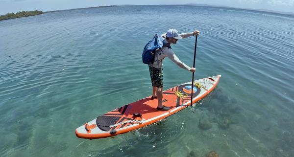 Co to jest SUP? Czy ciężko się pływa na SUP-ie?